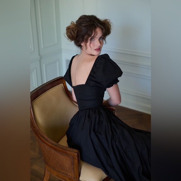 Selkie black gown (L) - Picture 3 of 4